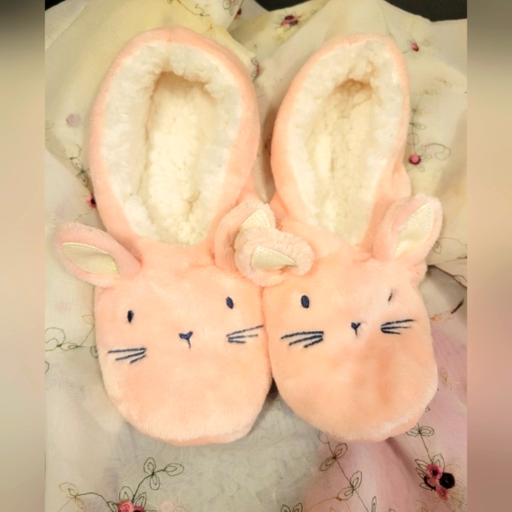 NEW Cute Pink Bunny Slippers Thick Plush Ankle Socks With No Slip Bottom. M